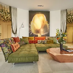 House Of Time - Fancy Hotel